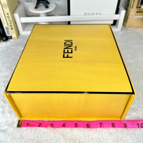 FENDI Magnetic Closure Large Box with tissue paper NICE! - Picture 9 of 11